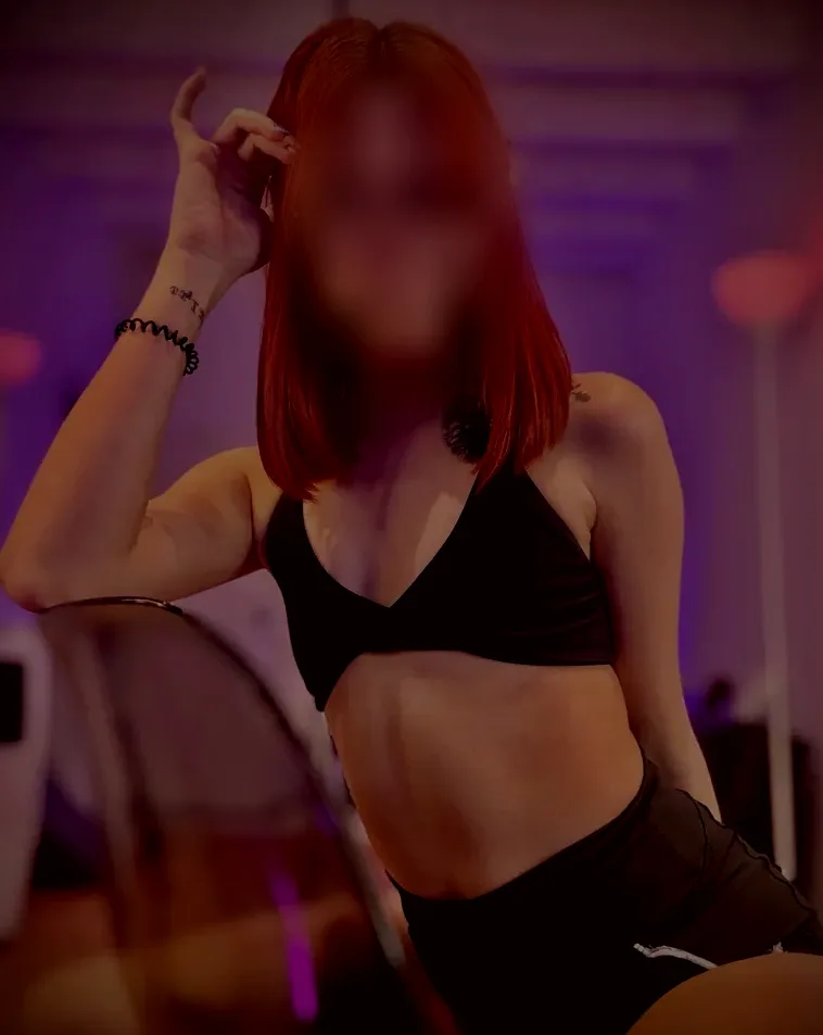 Lauren, 28