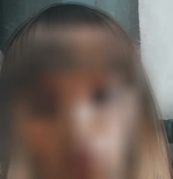 Zoe, 35